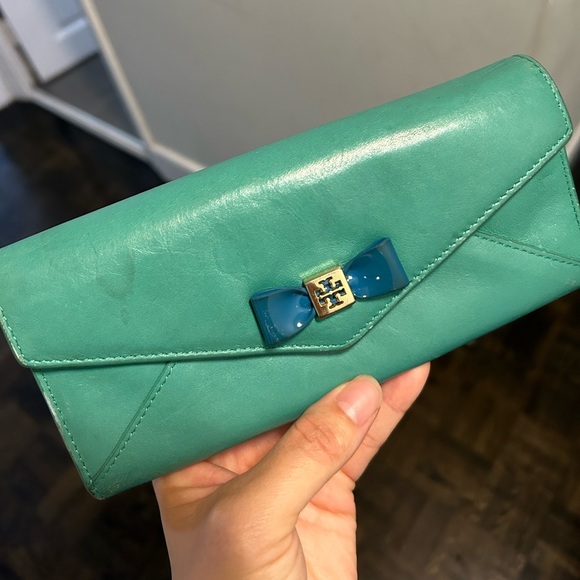 Tory Burch Leather Wallet with a Bow - Picture 1 of 8